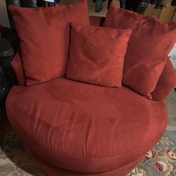 Big Red Comfortable Swivel Chair/Couch (like Brand New)