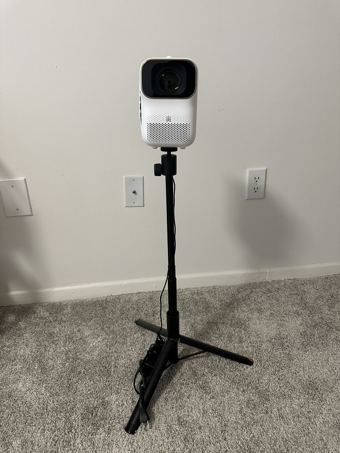 Wewatch WiFi Native 1080P Portable Projector & Adjustable-height Tripod Stand