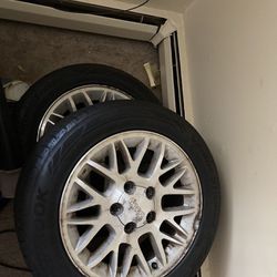 2 Jeep Cherokee rims wit great tires