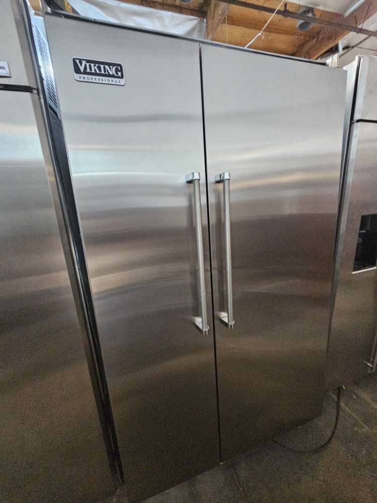 48" VIKING BUILT IN STAINLESS STEEL REFRIGERATOR