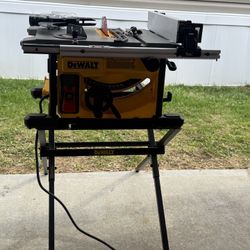 DEWALT Compact Jobsite Table Saw 8 1/4in with Stand