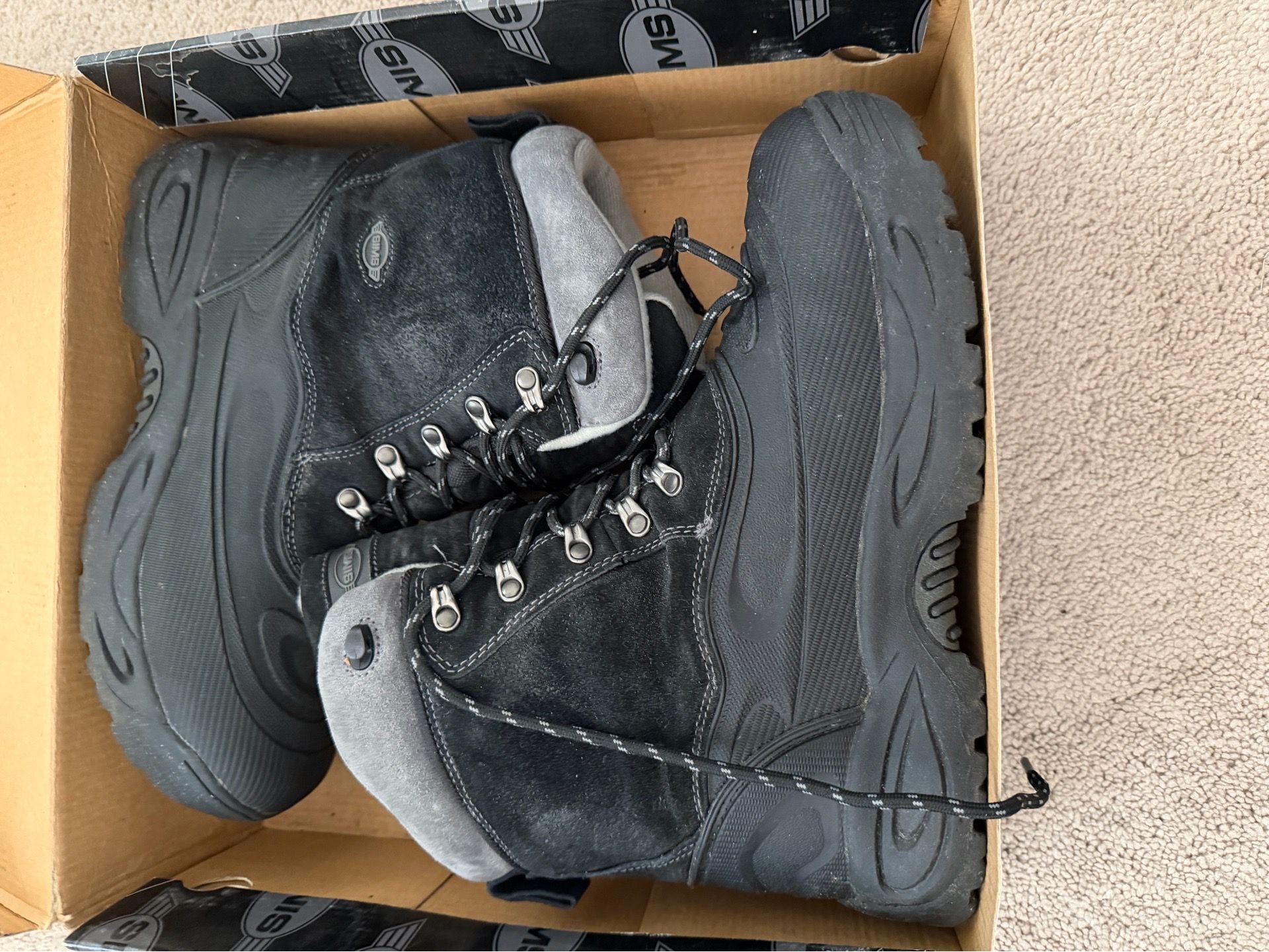 Mens mountain boots