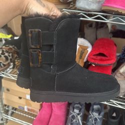 Women Size 5 Uggs New Out Of Box 