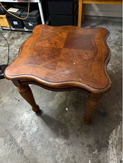 2 Accent Tables Stands