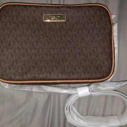 New Michael Kors Signature Jet Set East West Crossbody 