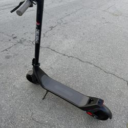 15.5mph Phantom Electric Scooter with Charger Like New 