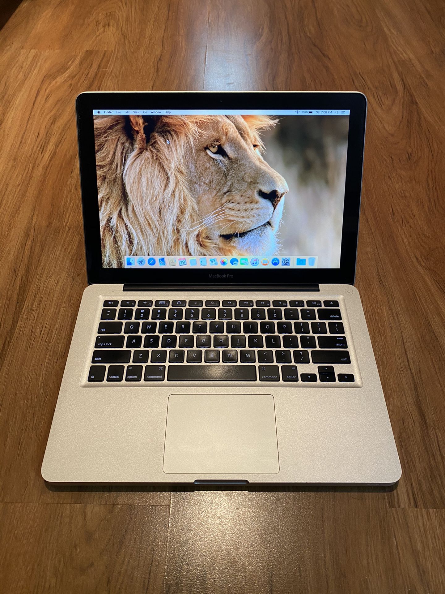 Macbook Pro OS X El Capitan 10.11.6 (13 inch-Mid 2010) 4GB Ram 250GB Hard Drive 13.3 inch HD Screen Laptop with charger in Excellent Working conditio