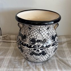 Ceramic pot 