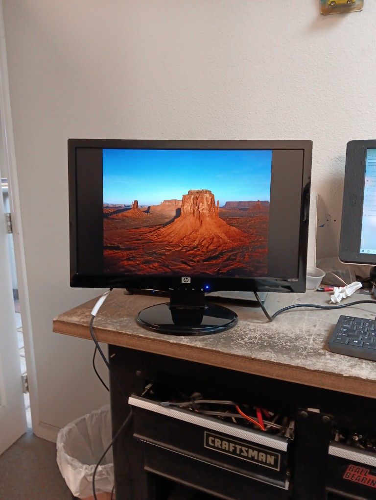 HP 20 Inch LCD Monitor 