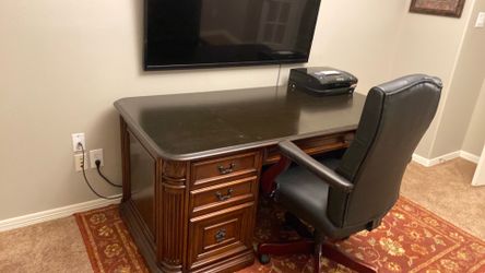 Executive study table/desk used 2 yrs