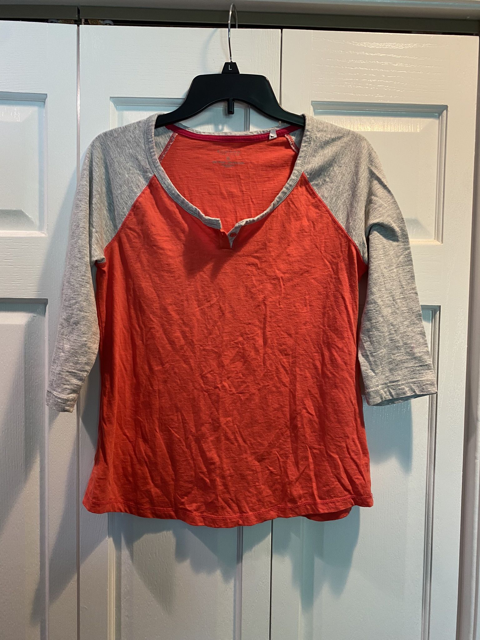 Women’s Size Medium 3/4 Length Baseball Tee $5