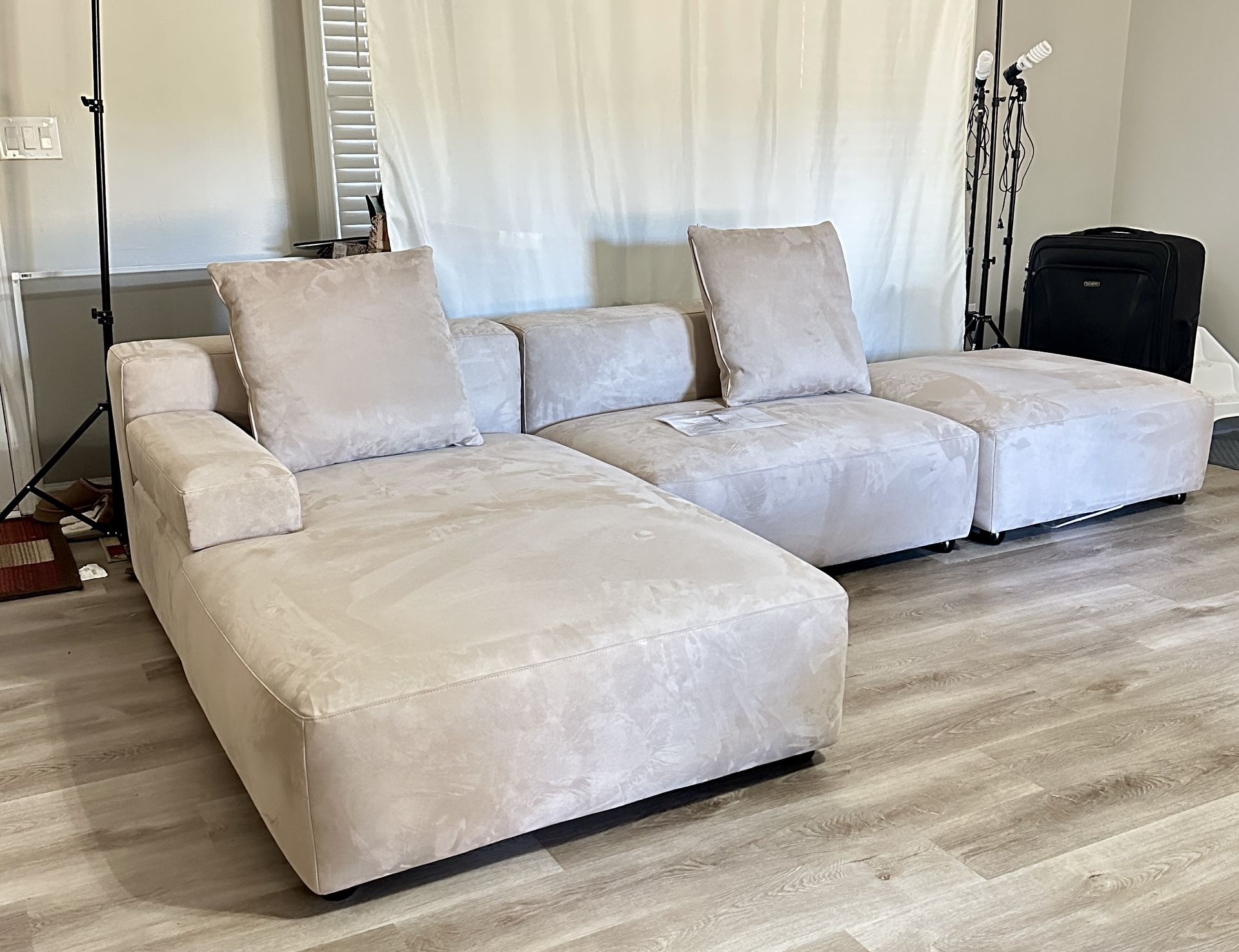 Brand New ACANVA Modern Sofa Sectional Crème Suede Set