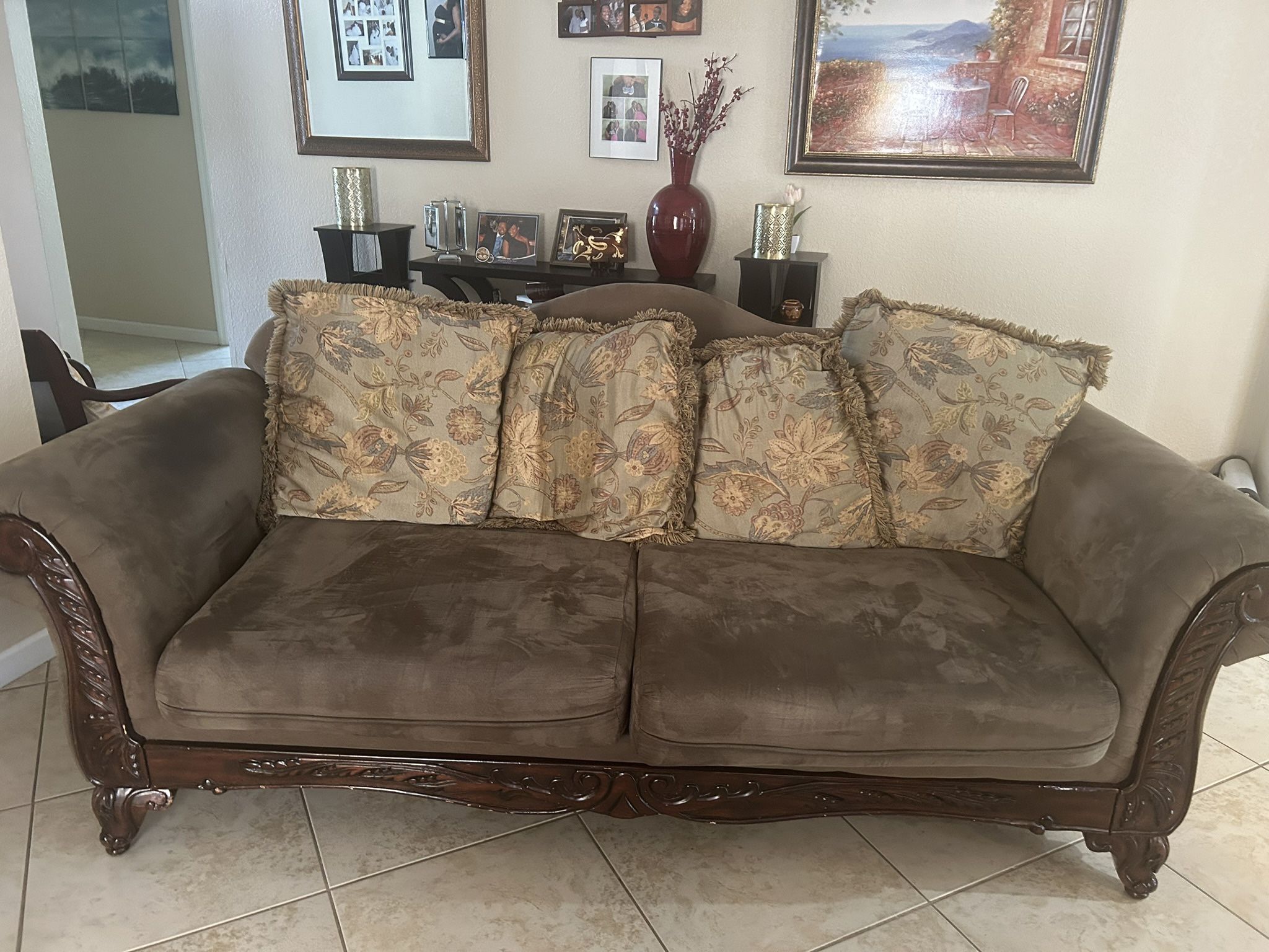 Elegant Sofa & Loveseat Set – Great Condition