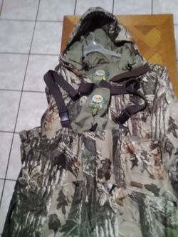 Cabela's whitetail camo hunting outfit 2x