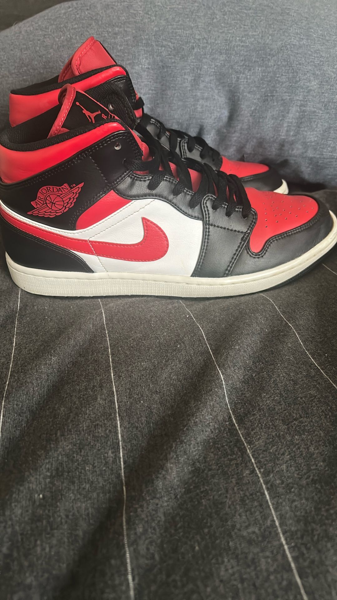 Jordan 1 Mid Bred Toe Size 11 Men’s