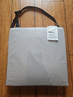 McKesson Gel Seat Cushion (18" x 16" x 3") - Perfect Condition