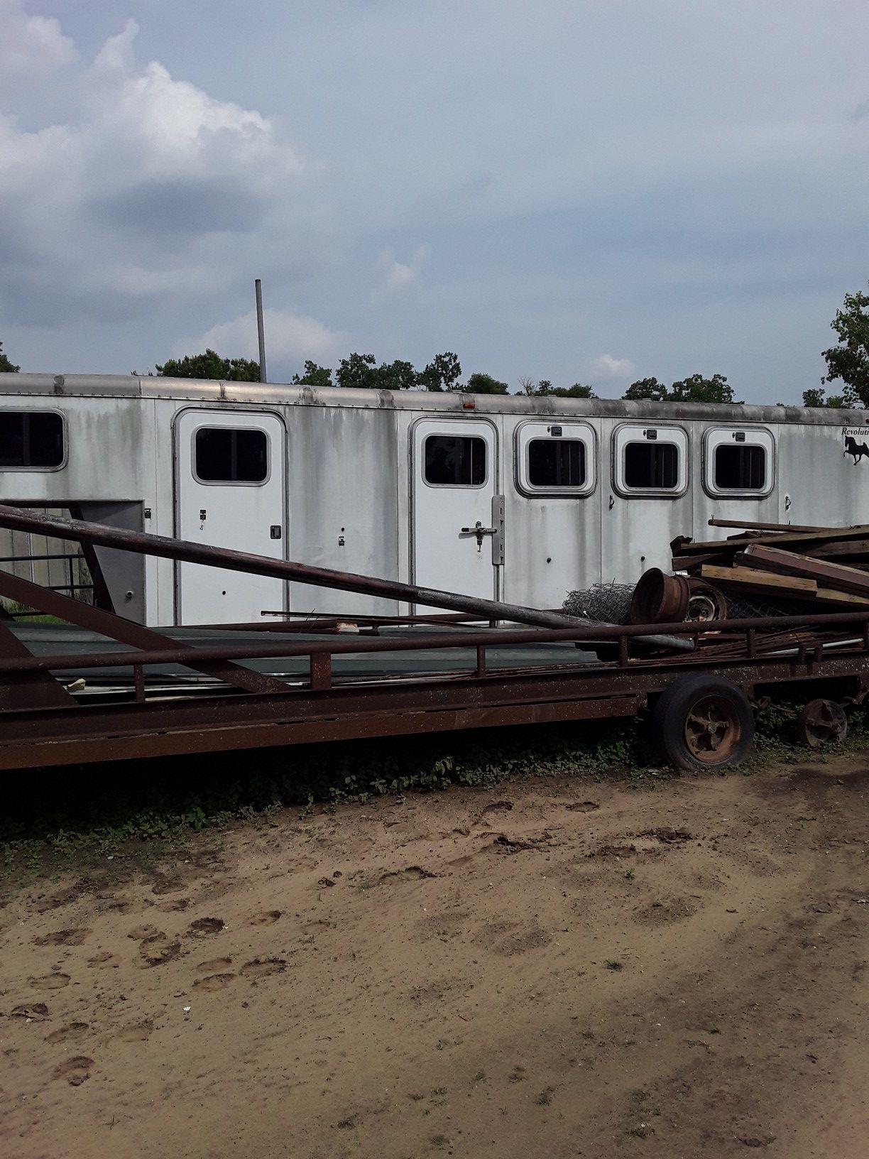 4 horse slant, everything can be removed to also be a cargo hauler 40 ft.