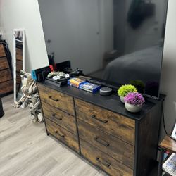 Flat Screen Tv & Dresser 