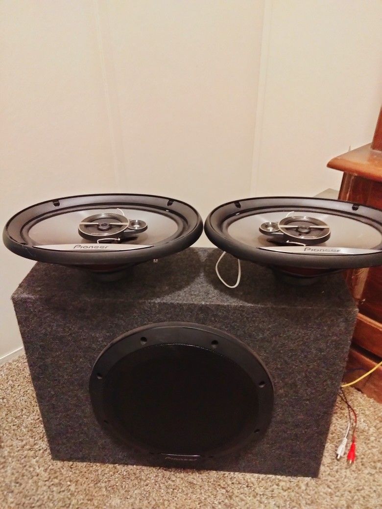 Pioneer 10 Inch Sealed Sub With Built In Amp