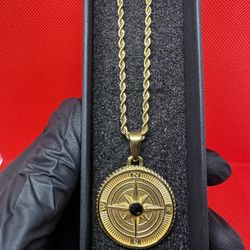 Brand New Compass Pendant (Rope Chain Included) $65 JEWELERS SPECIAL💎
