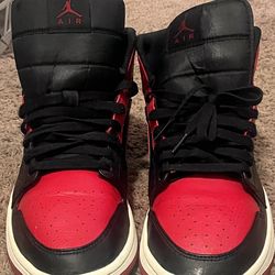 Jordan 1 mids Banned Red black