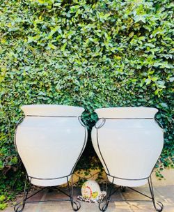 Set of 2 Large Trumpet Pot Planters with Stands