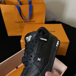 LV Trainers Size 7