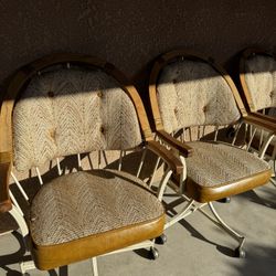 Chairs With Wheels 