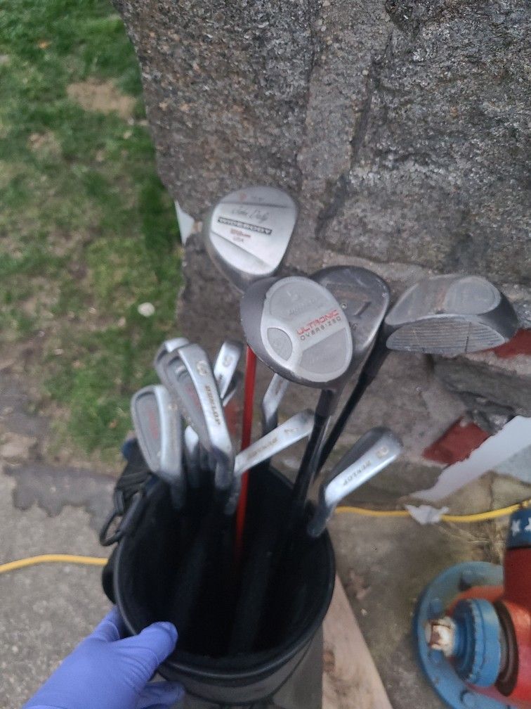 Dunlop ultronic gof clubs with John Daly driver