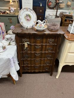 Little Vintage Curvy Chest of Drawers