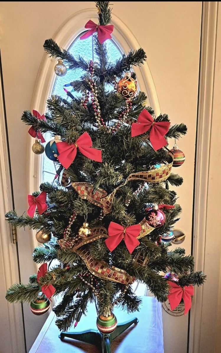 Christmas Tree 3 foot tall Decorated with Lights Balls Ribbons Bows Beads and comes with stand