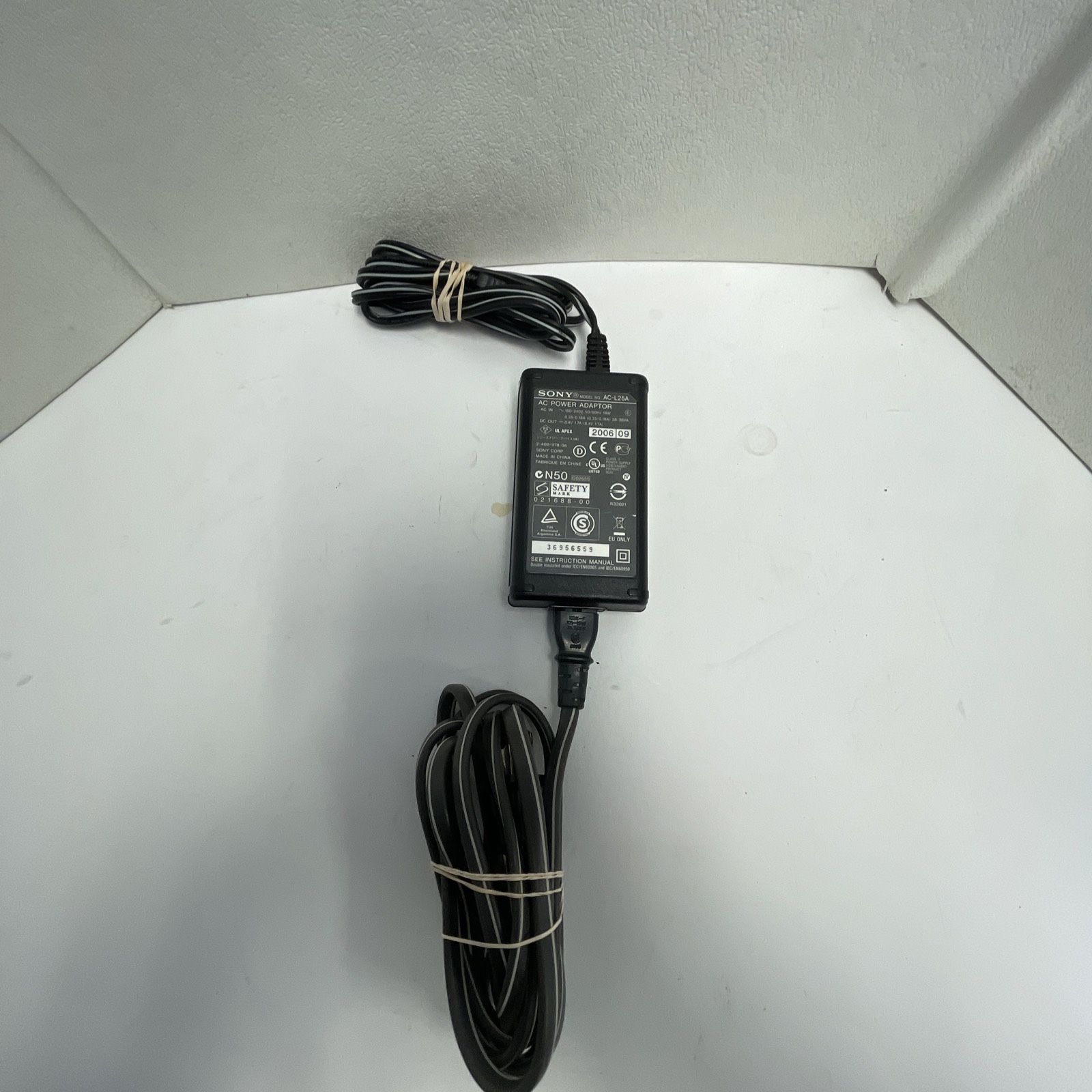 Genuine Original OEM SONY AC-L25A AC Power Adapter For HandyCam Camcorder 8.4v