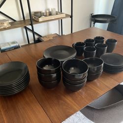 Trilogy Essence Black Dinnerware Set
