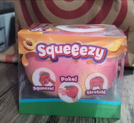Squeeezy Peach Squishy