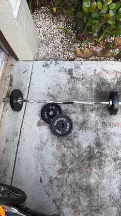 Signature EZ Curl Bar with 4 of 10LB Weight Plates