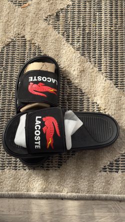 UNISEX LACOSTE SLIDE IN SANDALS IN A BLACK SIZE 7. BRAND NEW BUT NO BOX