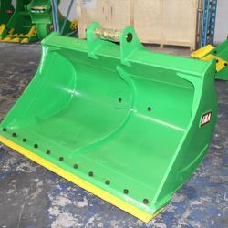  Clean up/ Ditching Bucket 68" Inches for Excavator Caterpillar CAT315 or Similar Machine. 
