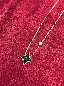 Onyx Star Necklace in 18K Gold