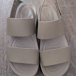 Crocs brooklyn low wedge