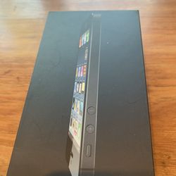 Apple iPhone 5 Box Plus Earbuds