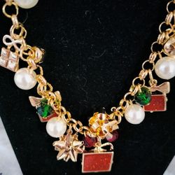 NIB Avon Pearly Wrapped Presents Necklace