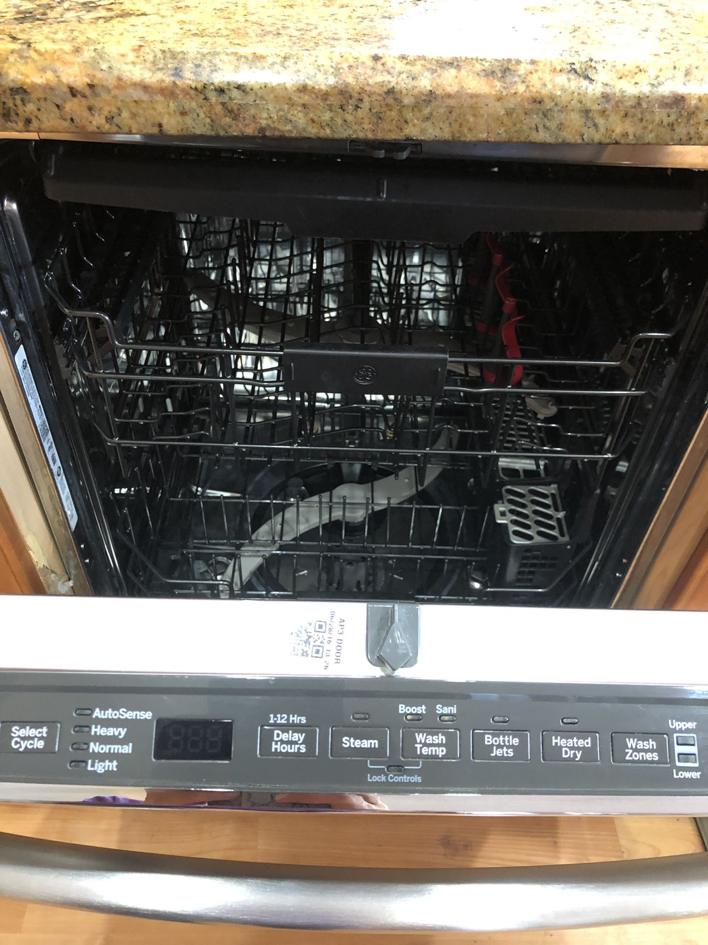 GE profile stainless steel dishwasher for Sale in Pembroke Pines, FL