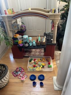 Extremely Nice Large Step 2 Toy Kitchen With Lots Of Food, Utensils And Small Appliances In Great Shape