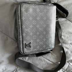 Louis Vuitton Messenger Bag