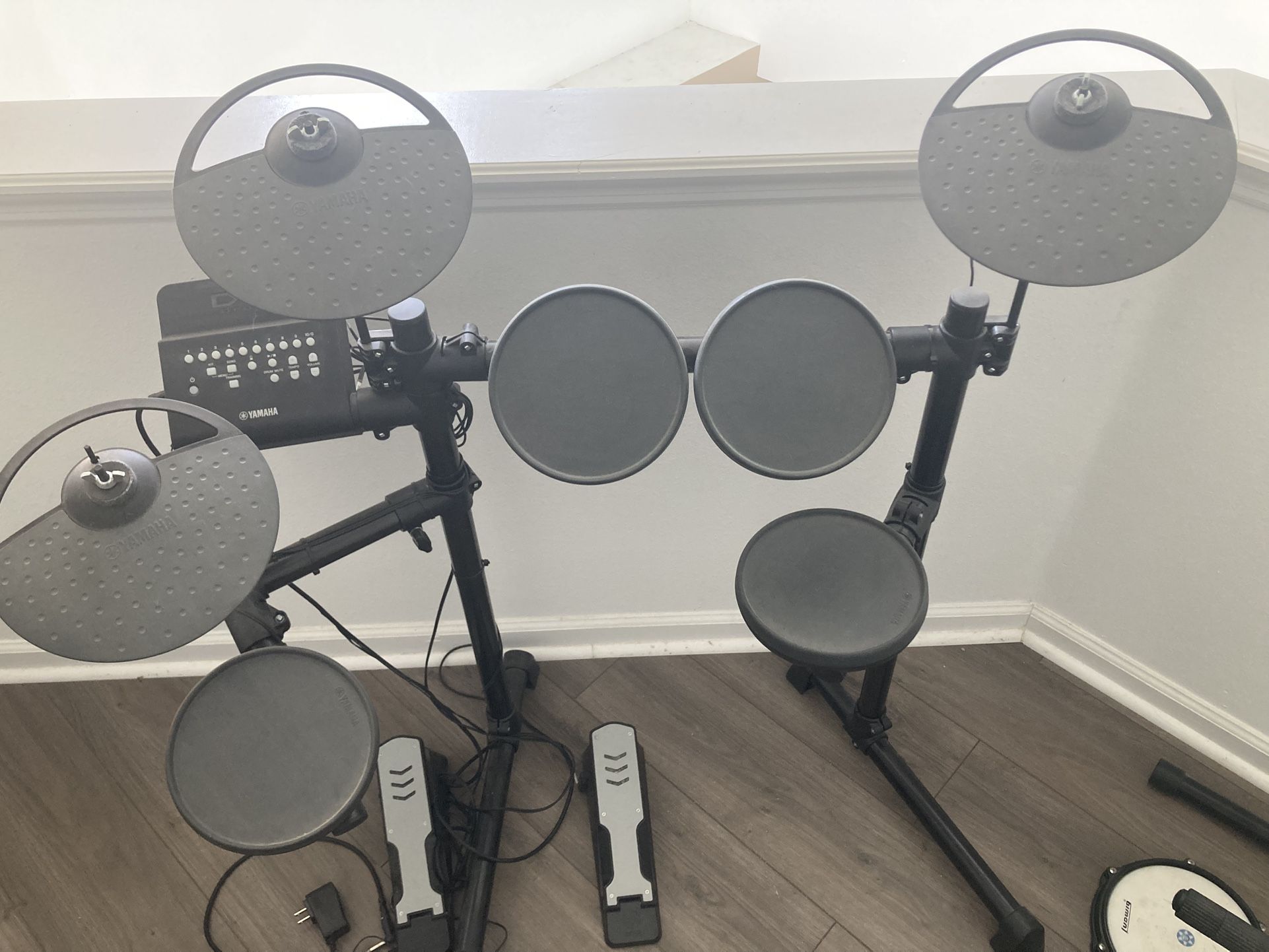 Yamaha DTX Electronic Drum Kit