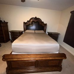 Pulaski Solidwood Bedroom Set (4pcs)