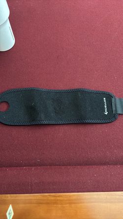Mueller Black Neoprene Wrist Support Brace