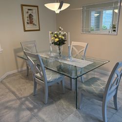 Glass Dining Room Table With 4/Chairs 