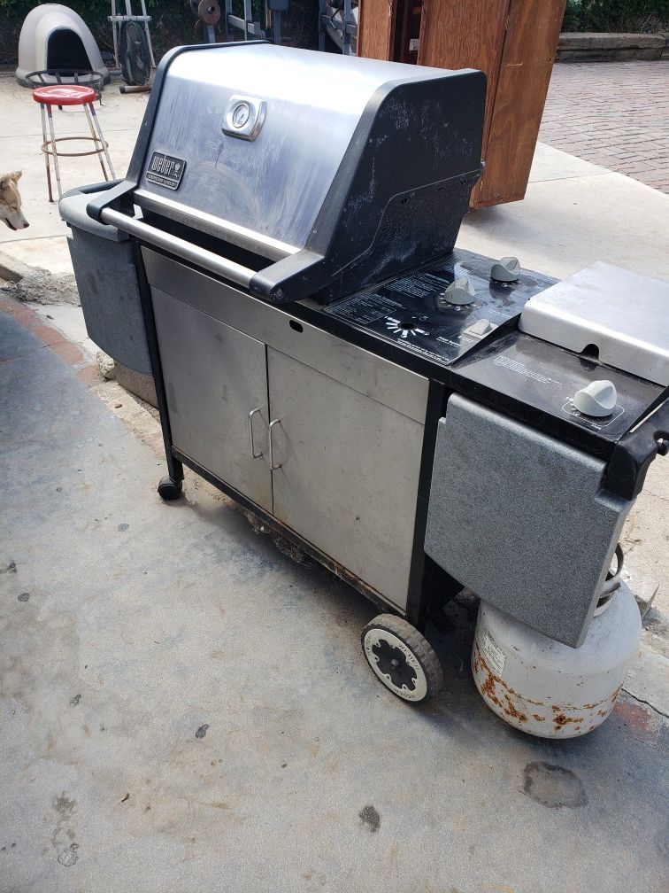 Weber propane grill with tank