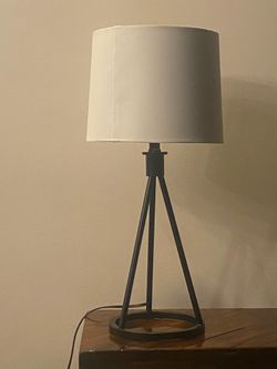 Minimalist Black Metal Tripod Table Lamp H24”
